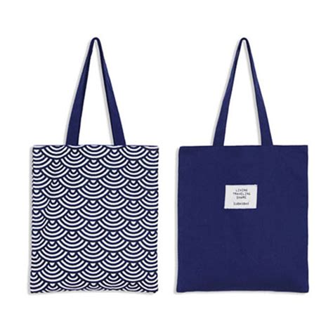 Reversible tote 